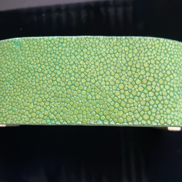 Leighelena Green Stingray Leather Jigsaw Bracelet - Picture 6 of 6